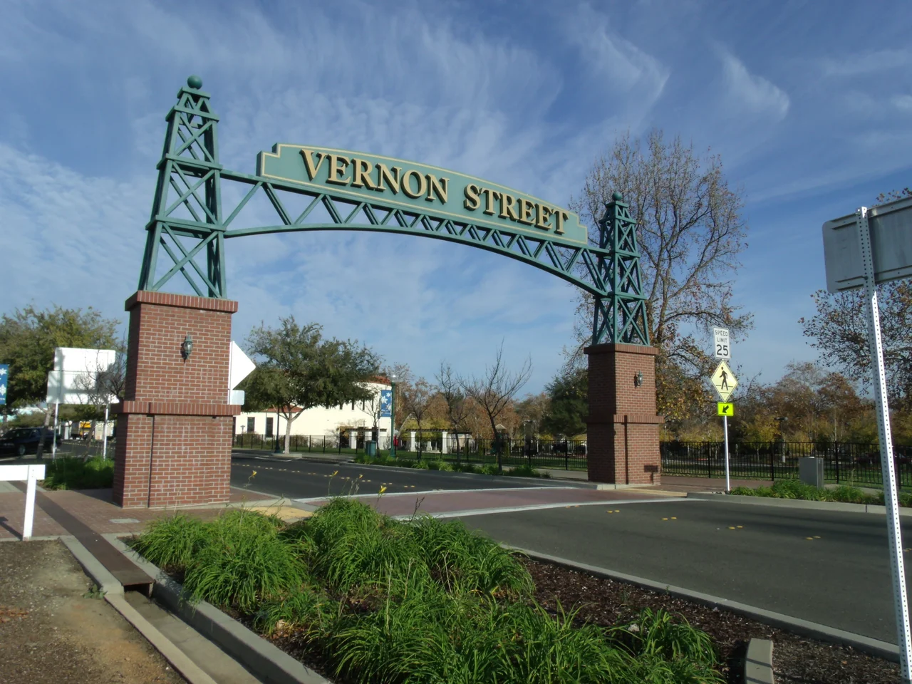 Vernon Street arch in downtown Roseville